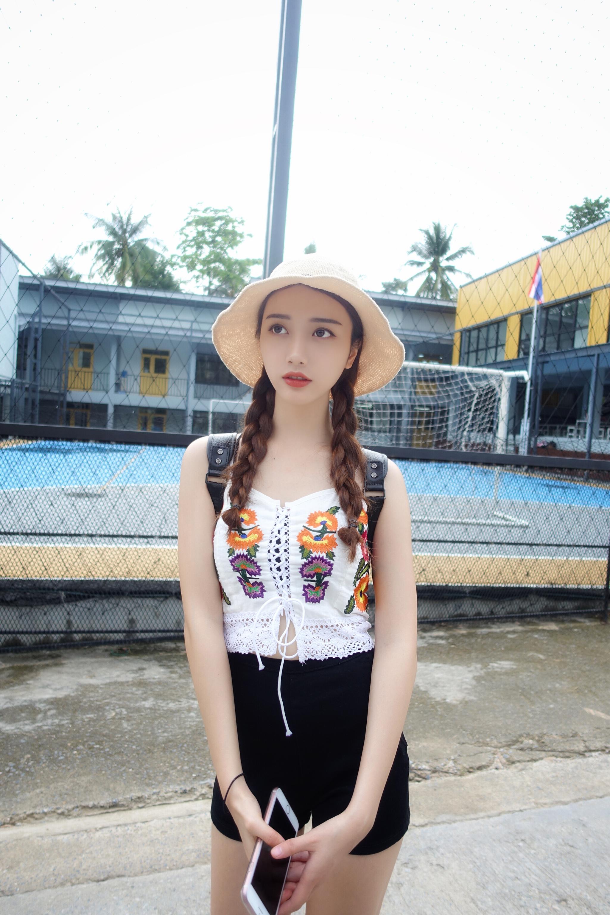 校花美女 长沙师范学院 张怡 大二 环艺设计 99年 175CM 51KG 爱好画