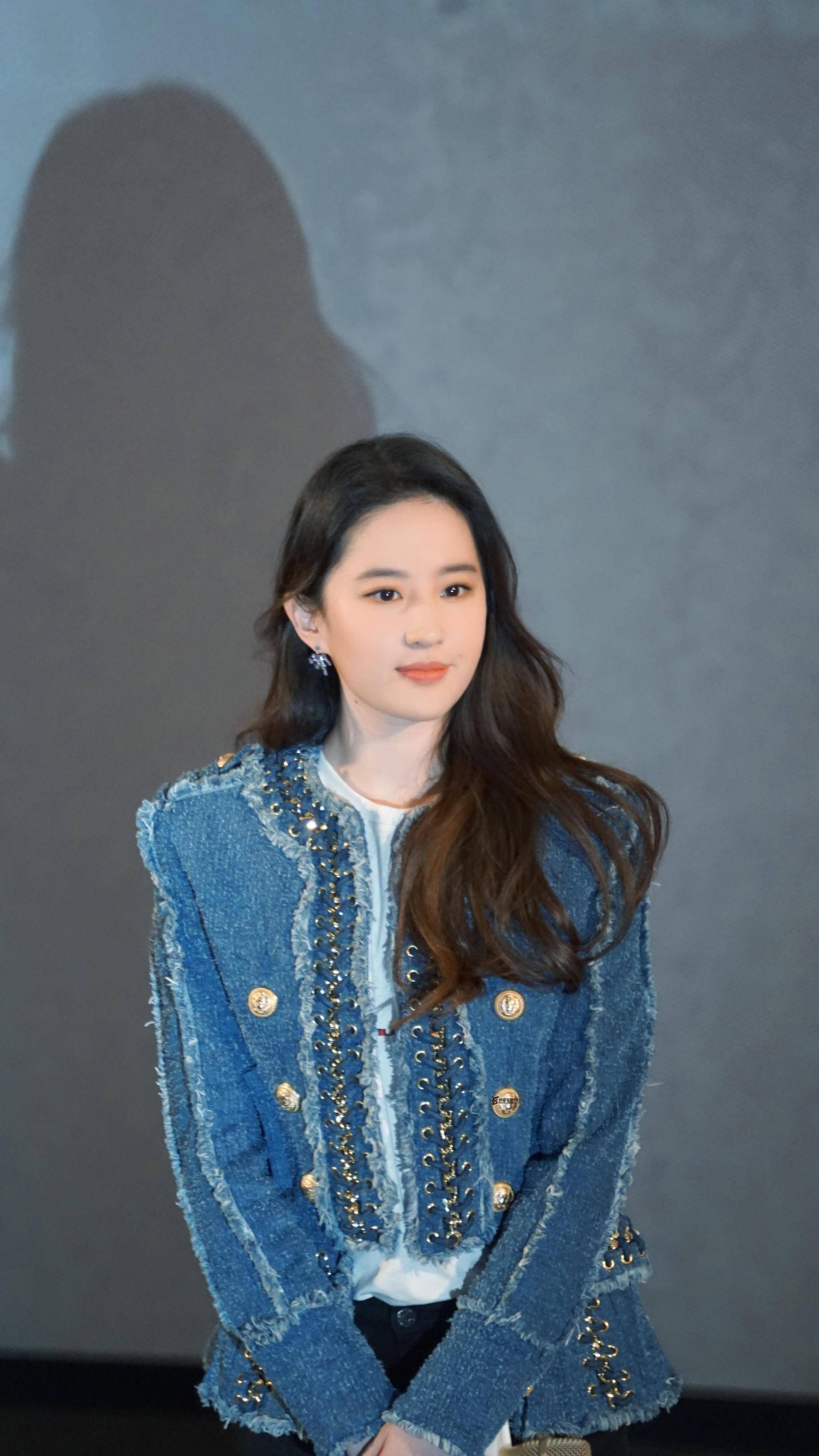 杨采钰点赞刘亦菲黑料遭天仙回怼,被刘亦菲干爹当成替代品?