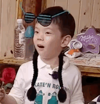 爸爸去哪儿5中嗯哼大王简直是行走的表情包,逗趣可爱成搞笑担当