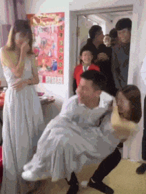 伴娘尺寸太大, 穿衣太放肆