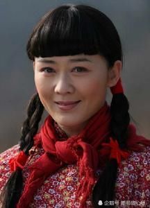 当时李琳凭借"山杏"一角获得大众电视金鹰奖最佳女主角奖.