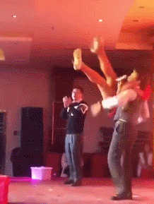 短裙美女年会被高管抱摔,导致骨折,真相出来了!