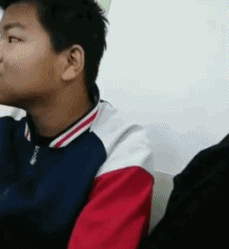 12,这表情简直蜜汁魔性,活脱脱一个行走的表情包,哈哈哈!