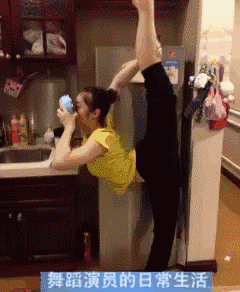 搞笑美女健身动态图