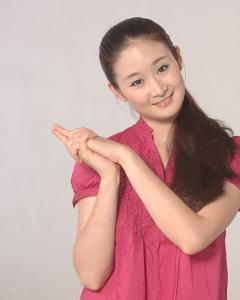 她叫王亚彬,是《乡村爱情》前两部里王小蒙的扮演者,她不是赵本山的