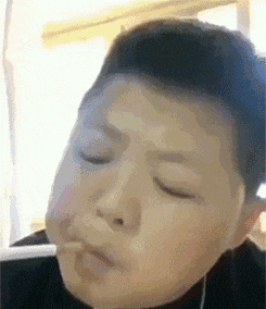 看妹子的包的位置, 你觉得两分钟前发生了什么