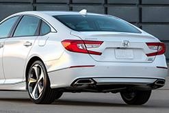 这爆款加价神车，动力2.0T+10AT，轴距2830mm，迈腾帕萨特全没戏