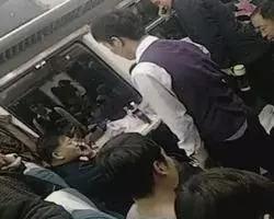 5人吃饭4人喝酒剩下1人滴酒未沾来开车，结果交警把司机处理了…