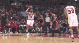 NBA欠你们一座奥斯卡奖, 保罗 韦德 假摔动作太浮夸！