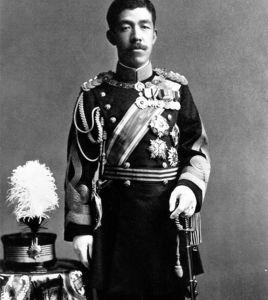 明治养士,大正养国,昭和养鬼,平成养豚是什么