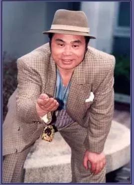 交不起房租,在公园椅子躺了三个月后,他炼成了