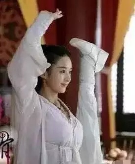 明星几乎都会一字马,迪丽热巴逆天大长腿,沈梦