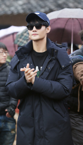 小章子怡和王凯合作新剧《大江大河》,这回她