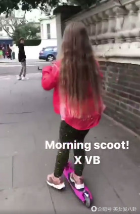小七长发及腰骑滑板车摩擦摩擦，可在它面前小七和罗妞只是配角！
