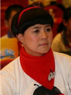 51岁金龟子和老公生活近照，低调恩爱30年，女儿漂亮可爱！