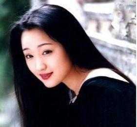 看了杨钰莹年轻时的照片，才明白她为何值得全国男人的跪求！