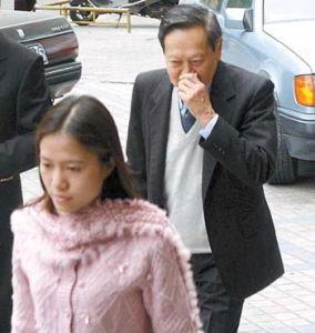 妻子翁帆表情瘆人
