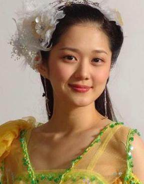 张娜拉和赵丽颖两个人长得太相似了吧!