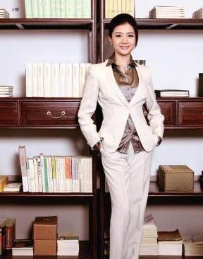 中国最美女富豪,马云亲自邀请她出山,身价100亿至今仍单身