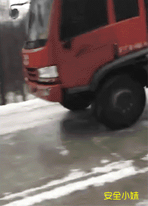 就开始大降雪,而因降雪引起的交通事故也是骤升,天寒地冻,雪天路滑,刹