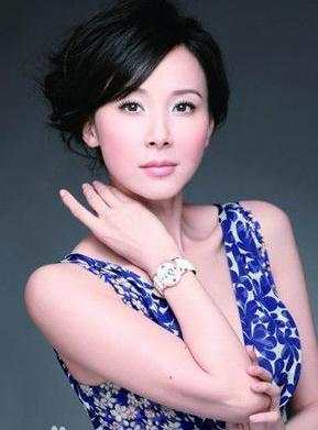 看了萧蔷年轻时照片: 才明白富商愿赠亿元豪宅, 年付8千万