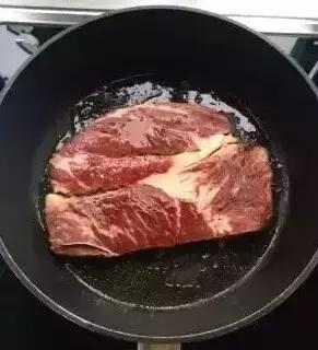 牛排怎么做？这几招教给你，肉质鲜嫩多汁，一块都吃不够！