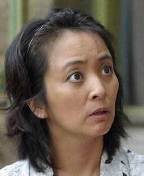 她和蒋勤勤只差一字 誓不嫁中国人 年过半百为