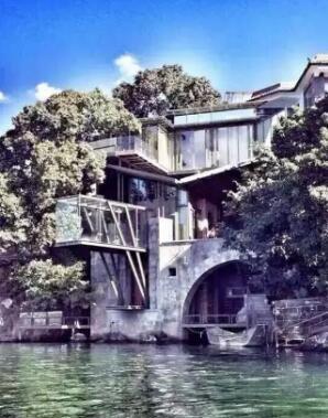 杨丽萍58岁住玉轮宫全景美哭了，抉择舞蹈废弃生小孩，现在皱纹显著二婚老公好酷！