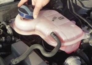 什么时候检查防冻液 d9ad-fypikwu0271396.jpg