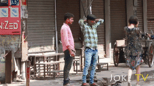 当中国女孩穿裙子在印度街头, 一个饥渴的民族原形毕露!