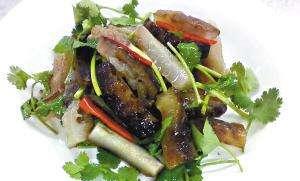 传奇吃货梁实秋是怎么描写老北京的螃蟹和烤羊