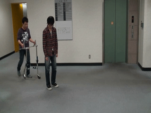 没有任何动力源,这个机器人尽然连续走了13万步