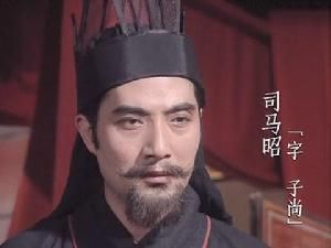 此人是蜀汉被隐藏的老将，活的比廖化还久，勇冠三军，却查无此人