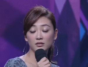 但和蒋欣不同的是,应采儿虽然说话直接,但句句都吐槽在踩点上,极具