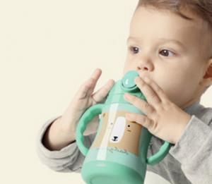 宝宝下嘴唇外翻,竟是和用这个东西有关