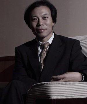 “打工皇帝”身家超20亿，买车只买二手车，不买房只住酒店！