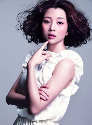 正营级待遇,前夫入狱,二婚嫁大9岁向华强