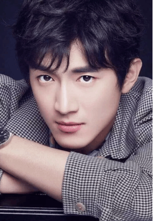 林更新微博深夜晒美食图片,网友:你咋总吃大蛆