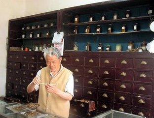 5年荨麻疹,用它磨粉这样用,快速止痒,一治一个