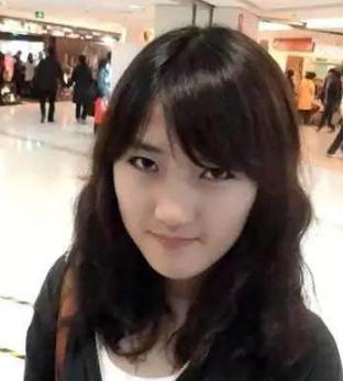 冯小刚前妻被抛弃后一直单身，两人女儿27岁，美出冯小刚十万里！