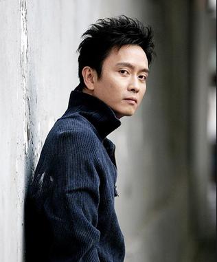 曾当男护士,34岁赢哥哥夺影帝,为救人毁容,与娇