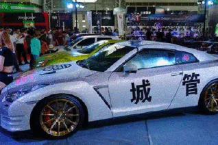 车展惊现城管版本战神GTR，厉害了我的城管