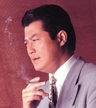 为什么连向华强都要向邓光荣低头?