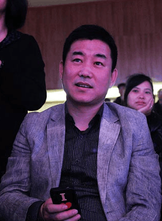 潘长江弟弟潘长勇近照曝光, 比潘长江高半个头帅三倍