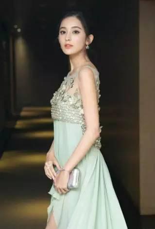 古丽扎娜和迪丽热巴谁更符合你的审美?