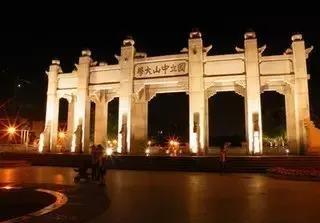 早上在北大听讲座,下午就可以去清华打球,隔一