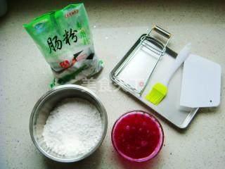 红心火龙果太贵,放到面粉里之后更是完全变了