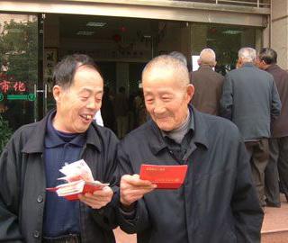 农村社保每年交100元,交完十五年,以后领养老