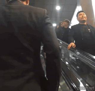 有点尴尬了,小子等着跪搓衣板吧!