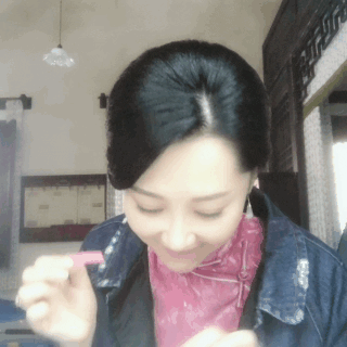 许晴嘟嘴卖萌有一套 完全看不出来48岁了
